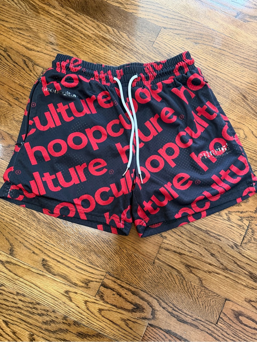 Hoop Culture Shorts Men’s Small in Black/Red